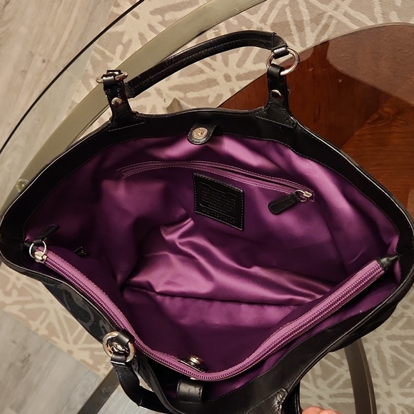 Coach Signature Monogram - Picture 5 of 10